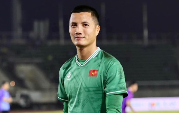 Nguyễn Đình Triệu gặp chấn thương.