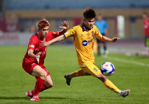 V-League vẫn ồn ào vì trọng tài dù đã áp dụng công nghệ VAR