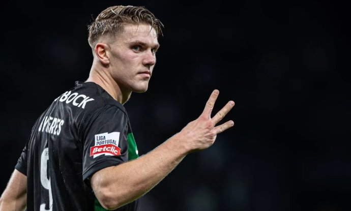 Viktor Gyokeres tức giận Sporting tăng giá chuyển nhượng khiến anh gặp khó trong đàm phán gia nhập MU. Ảnh: IMAGO