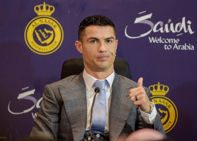 Trong vùng xoáy xoay quanh Ronaldo, không phải ai cũng tìm được chỗ đứng.