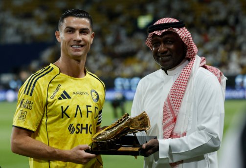 Ronaldo nhận giải thưởng Chiếc giày vàng