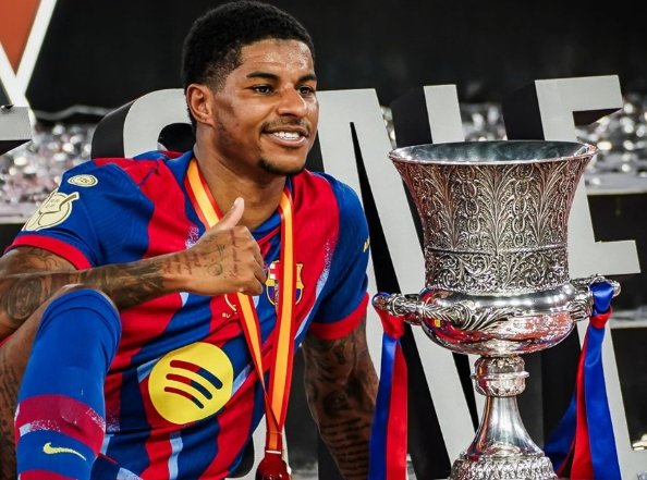 Rashford có danh hiệu đầu tiên ở Barcelona.