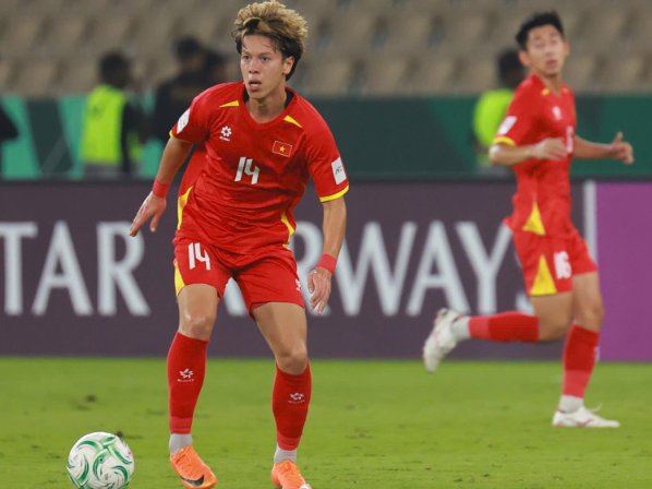 Tiền vệ Viktor Lê phải đi kiểm tra doping. Ảnh: Ted Trần