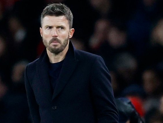 Carrick giúp MU hạ Man City và Arsenal.