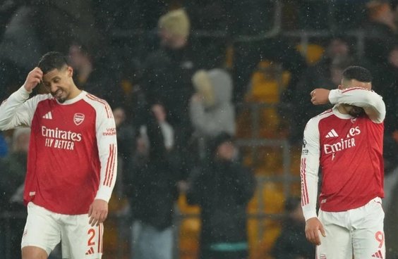 Arsenal sa sút, Barcelona trượt dốc trên BXH sức mạnh