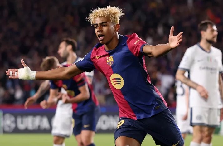 Lamine Yamal đã chính thức gia hạn hợp đồng với Barcelona thêm 6 năm. (Ảnh: Getty Images)