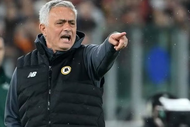Mourinho ra điều kiện với Real