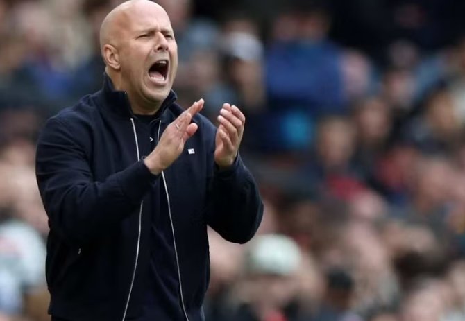 Thua Man Utd, HLV Arne Slot nói lời cay đắng về VAR